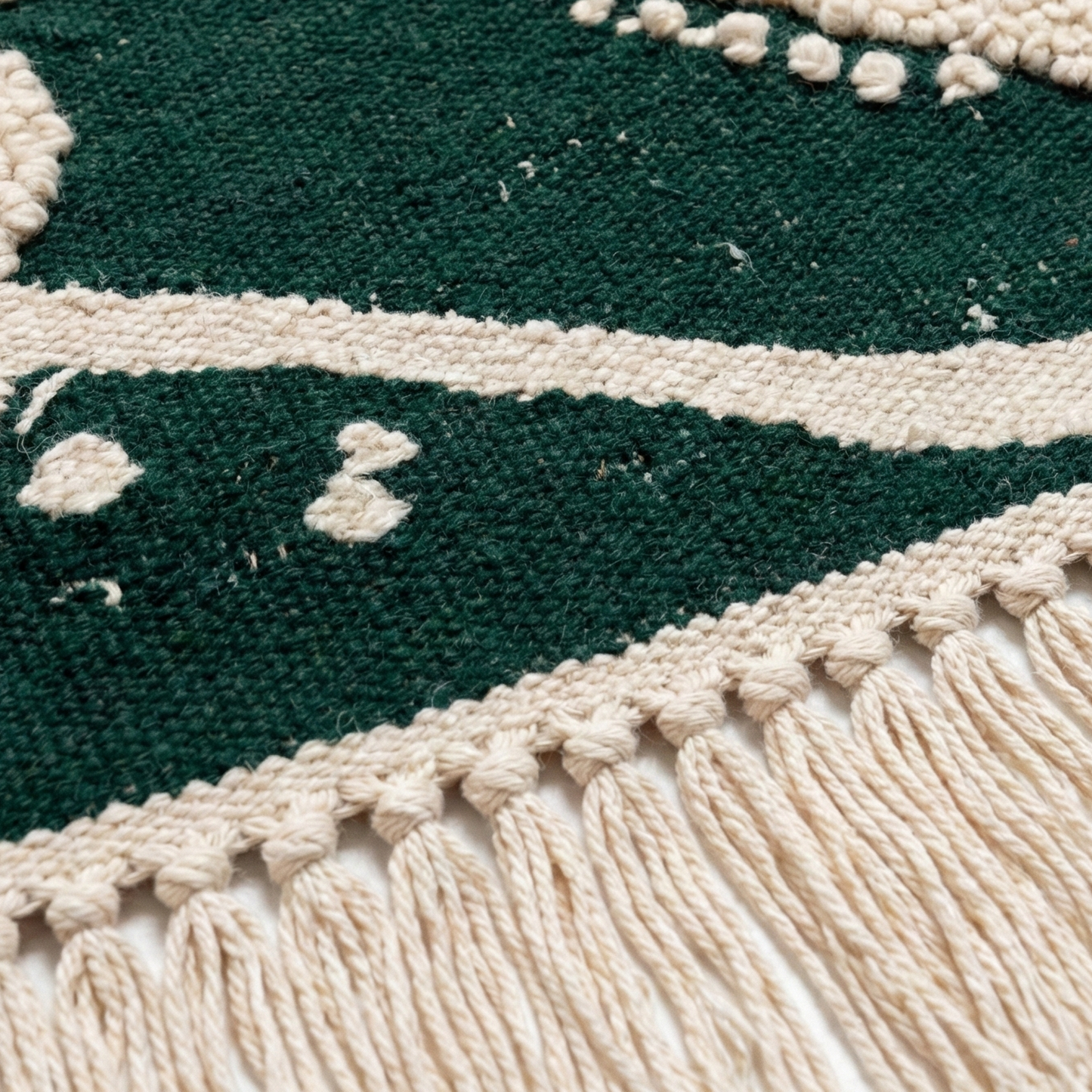 "ACAYİPLER KOROSU", Bilge Kalfa, El dokuması kilim
